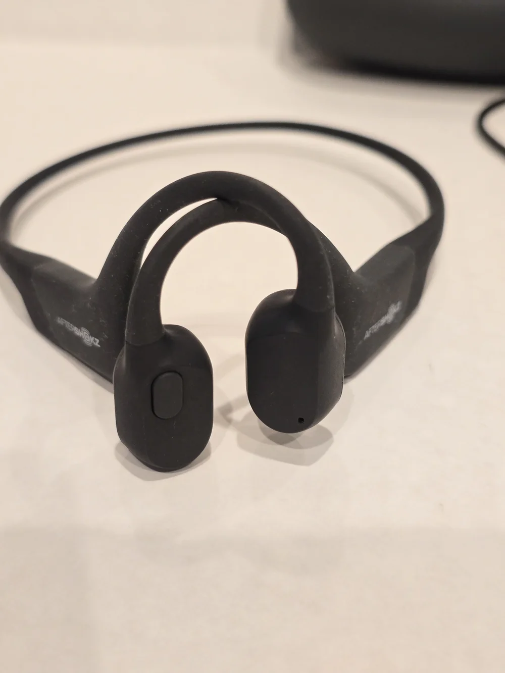 AfterShokz OpenRun - Open-Ear Bluetooth Bone Conductinn